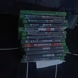15 xbox/xbox one used video game cd’s, none of them are damaged.